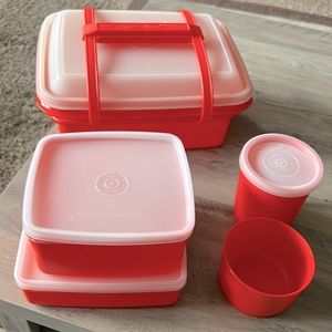Tupperware lunch pail includes all pieces